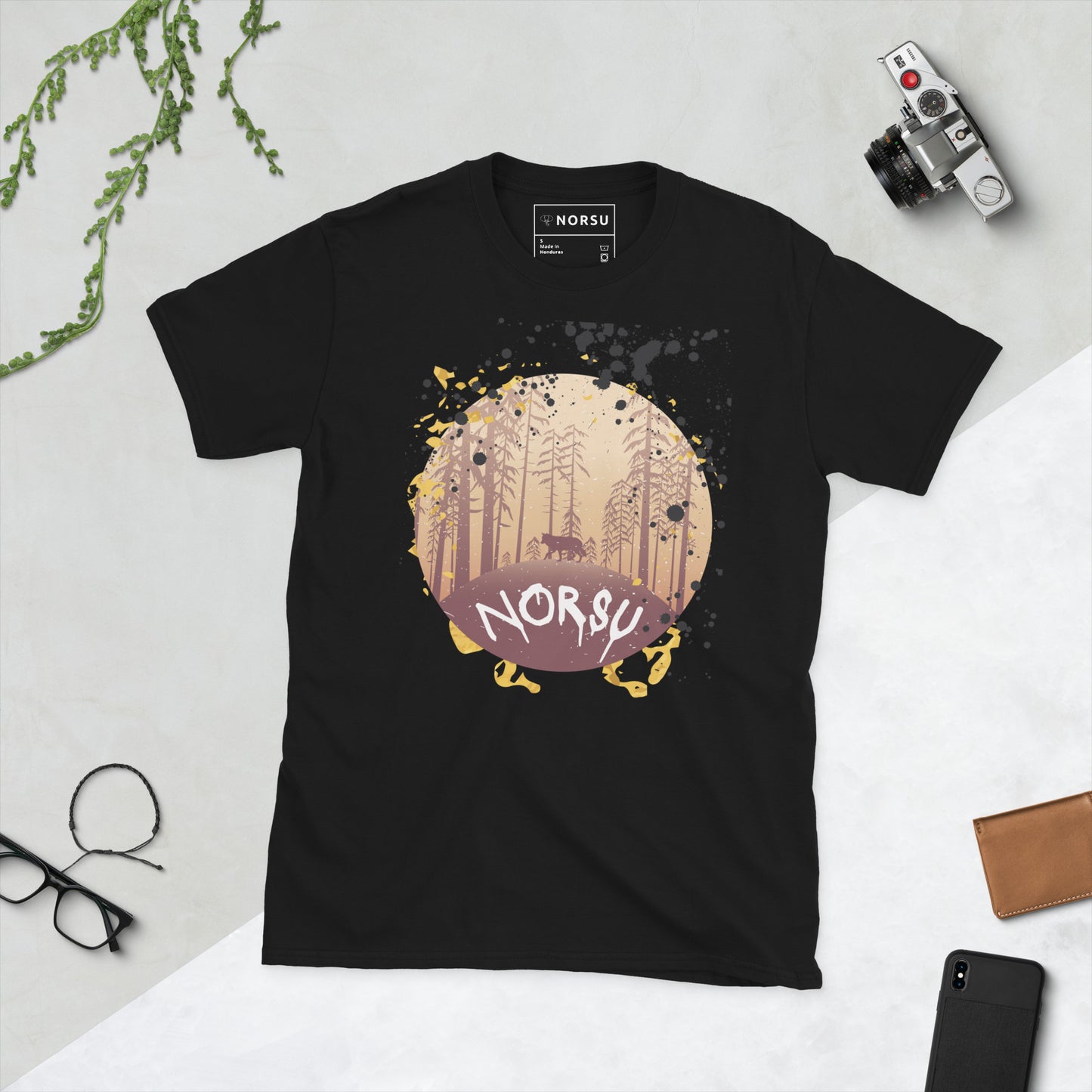 Μαύρο Ανδρικό T-shirt - Λύκος στο Δάσος Γκραφίτι