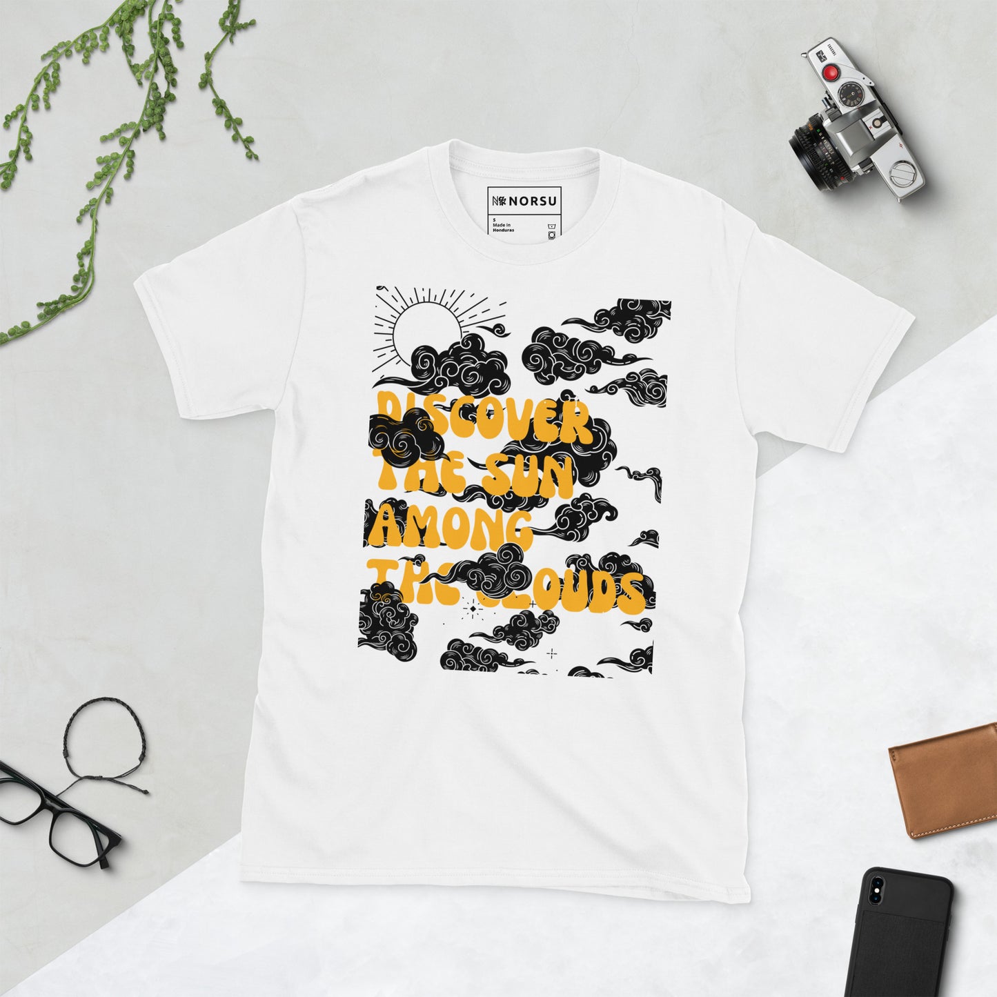 Λευκό Ανδρικό T-shirt - Discover the sun among the clouds